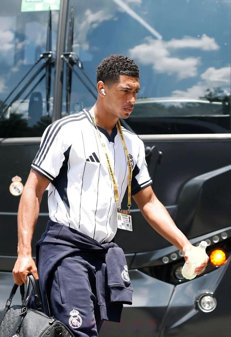 泰晤士:皇马将为贝林厄姆开超1200万镑年薪 泰晤士:皇马将为贝林厄姆开超1200万镑年薪